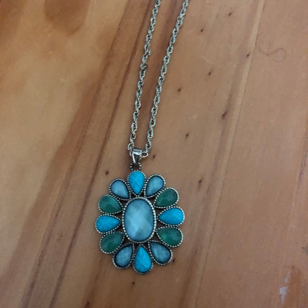 Turquoise Jewel Tone Pendant Necklace